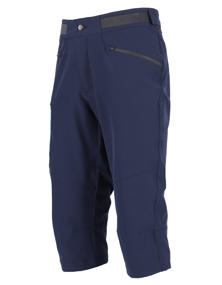 Allsidig og lett trekvartbukse i softshell – perfekt for turer i variert vær. Den er vind- og vannavvisende, har god stretch og en passform utviklet over flere år for optimal komfort.